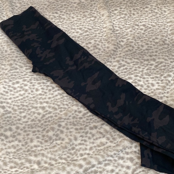 Spanx Look At Me Now Seamless Leggings - Picture 4 of 5